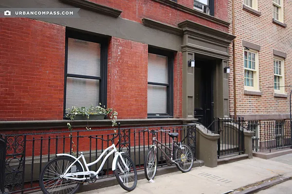 Rented by Compass | media 40