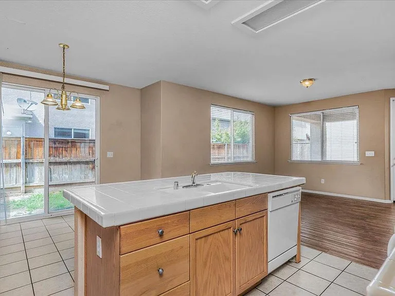 1709 Glen Dunbar Ln — Photo 14