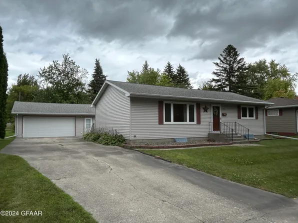 1422 Lawler Ave, Grafton, ND 58237