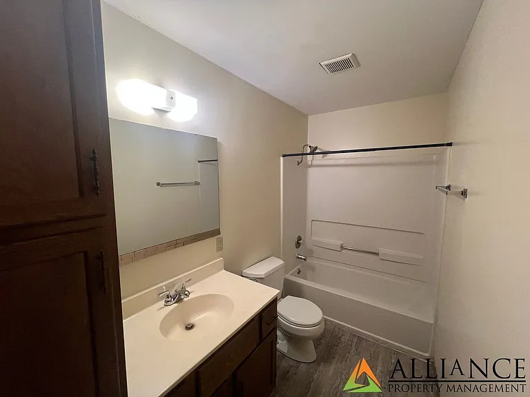 Bluemont Ave. 913 — Photo 11