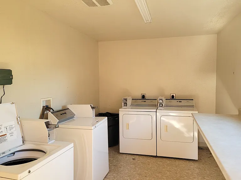 1501 W 3rd St #1 — Photo 26
