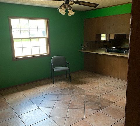 5th image of 1612 W Avenue D St