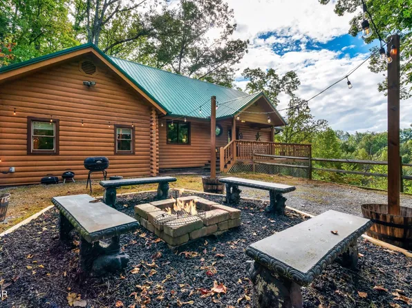 2314 Backwoods Way, Gatlinburg, TN 37738