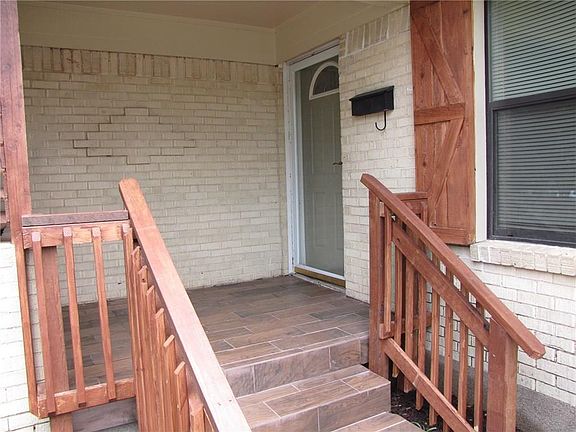 3rd image of 210 W Celeste Dr