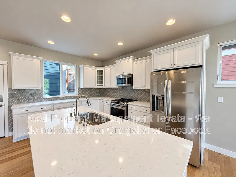 3 bed, 2.5 bath, 1525 sqft, $3,200 — Photo 4