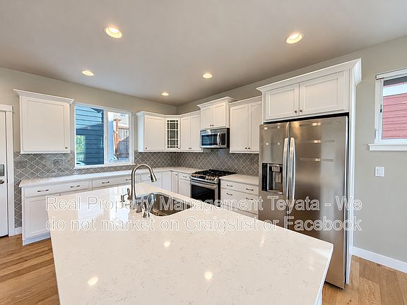 4th image of 712 Blackstone Ln