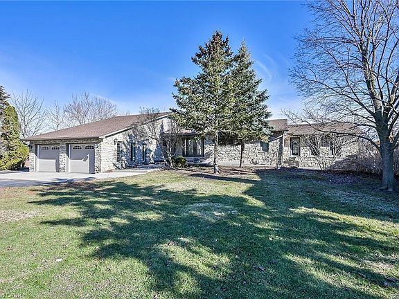 3rd image of 233 Green Mountain Rd E