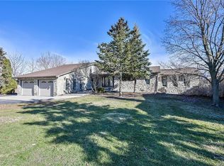 233 Green Mountain Rd E, Hamilton, ON L8J 2Z5