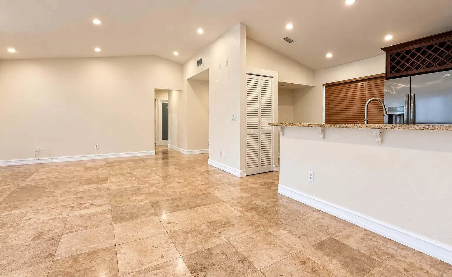 3 bed, 2.0 bath, 1304 sqft, $3,500 — Photo 4