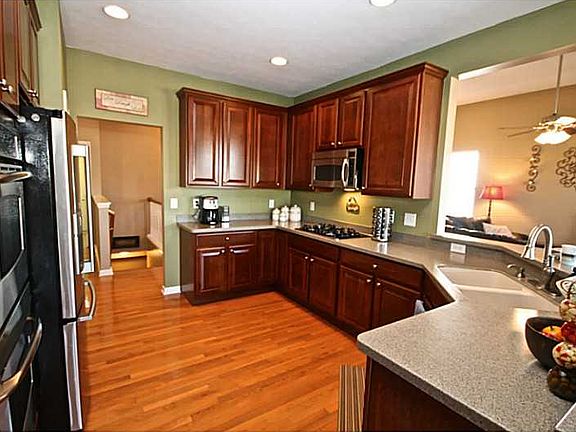2nd image of 574 Hadleigh Ct