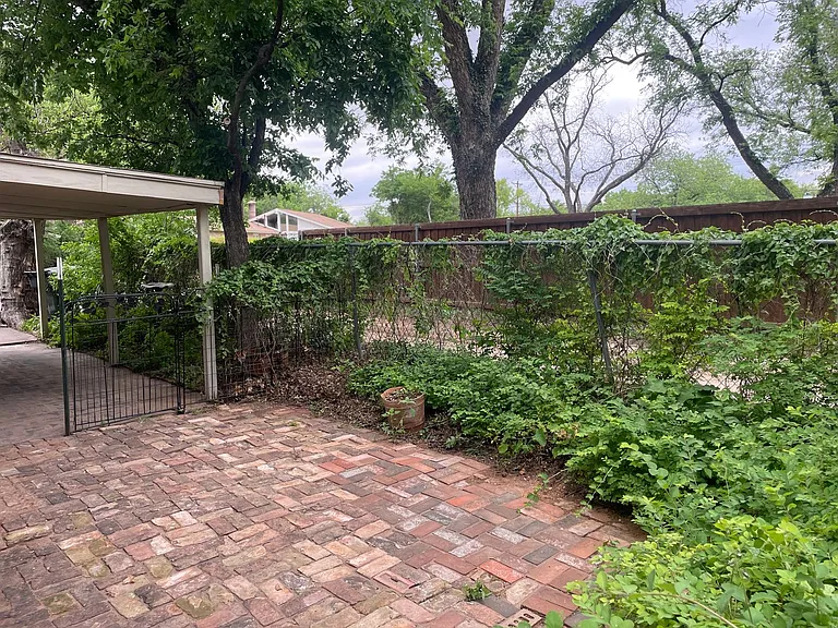 725 Elmwood Dr — Photo 18