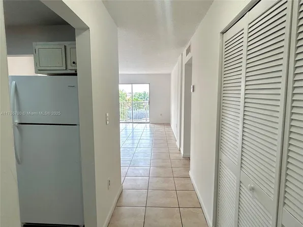 1085 W 68th St APT 210, Hialeah, FL 33014