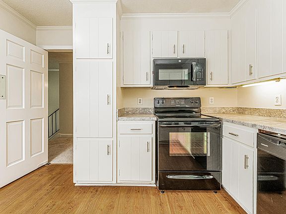 5th image of 1209 Anne St