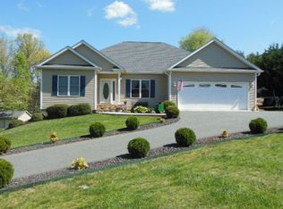 396 Royal Estates Blvd, Wirtz, VA 24184