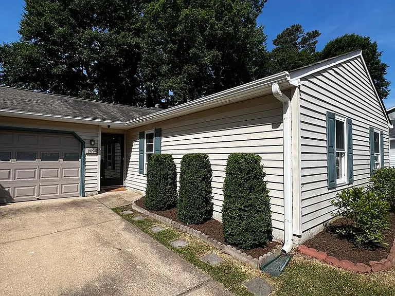 1594 Hummingbird Ln — Photo 2