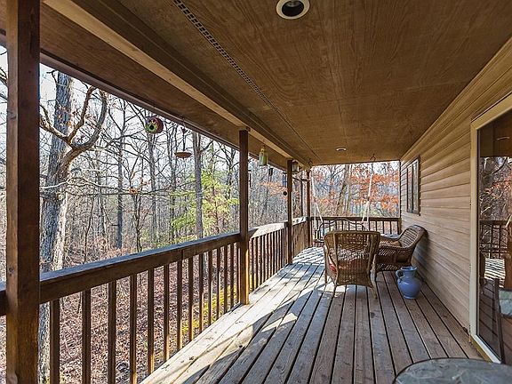 2nd image of 1031 S Dogwood Dr