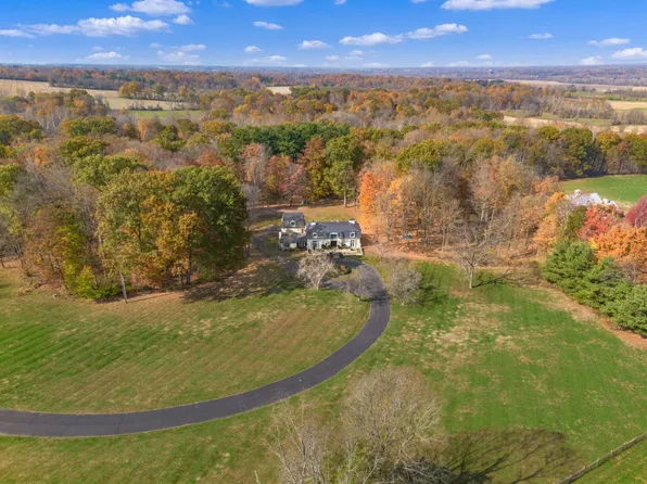371 Potters Ln, Granville, OH 43023