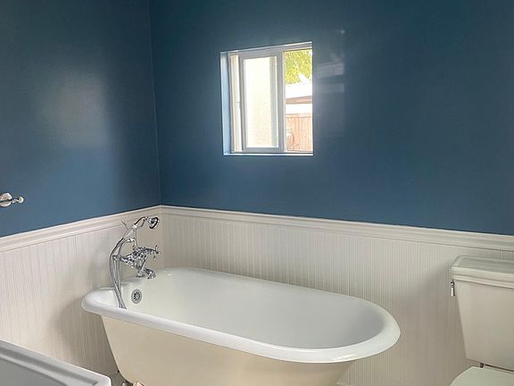 master bedroom bathroom