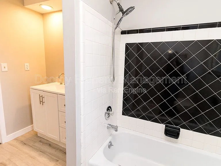903 Forest Dale Ln #A — Photo 9