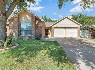 211 Valley Spring Dr, Arlington, TX 76018