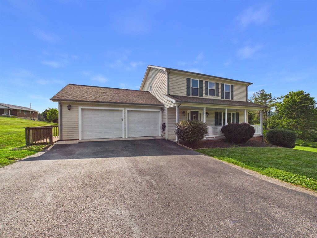 209 Rolling Hills Dr, Christiansburg, VA - View 2