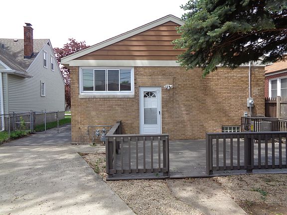 3rd image of 661 Greenbay Ave