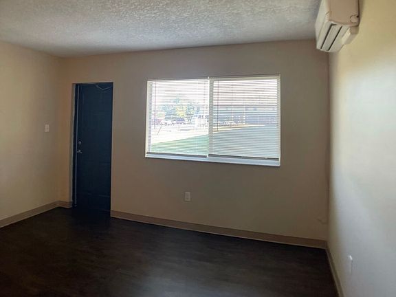 2nd image of 3007 Country Ln #33