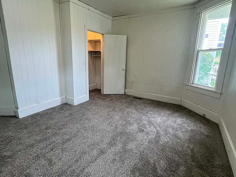 428 Foster Ave — Photo 6