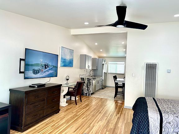 5th image of 7670 La Jolla Blvd #7672