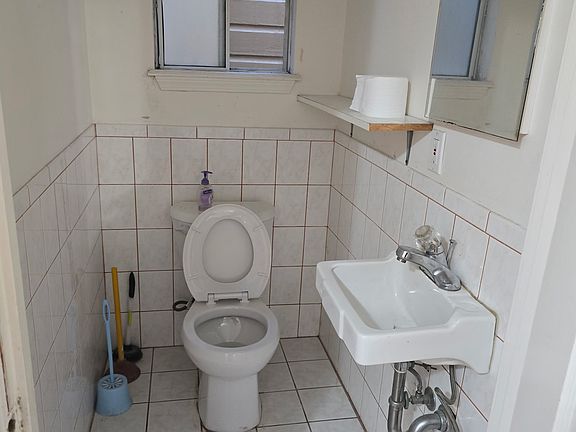 2nd image of 331 Cordova St #331