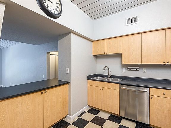 3rd image of 2421 W Horatio St Unit 822