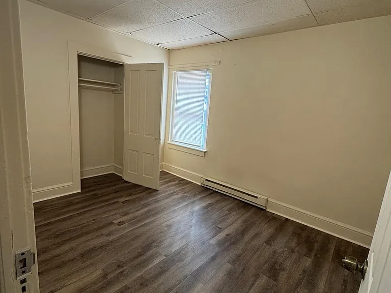 442 E King St — Photo 3