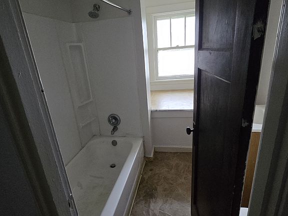 4th image of 503 Delaware Ave