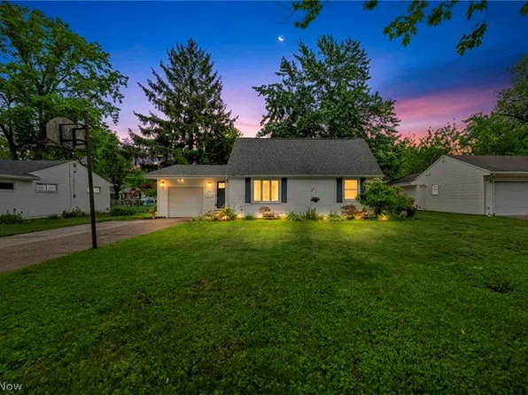 227 Fairfield Rd, Avon Lake, OH 44012