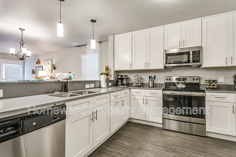 4 bed, 2.5 bath, 1759 sqft, $1,975 — Photo 4