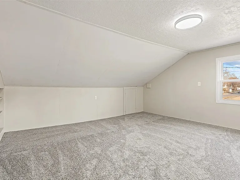 419 21st St NE — Photo 7