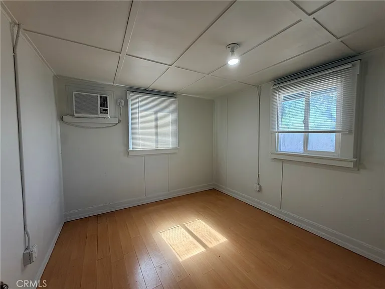 811 E Wells St — Photo 7