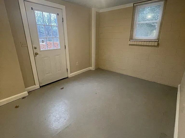 340 Grace Ave — Photo 3