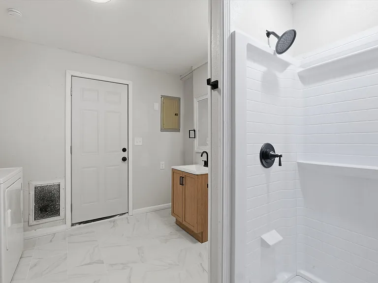 7725 Robinson St — Photo 14