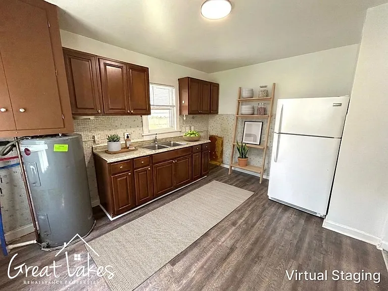 24601 Tallman Ave — Photo 3
