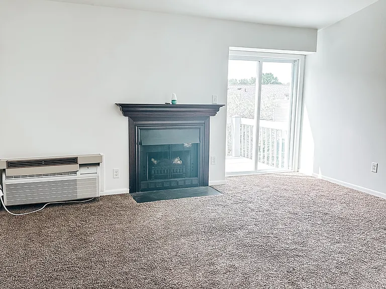 2046 Lucas Ln — Photo 4
