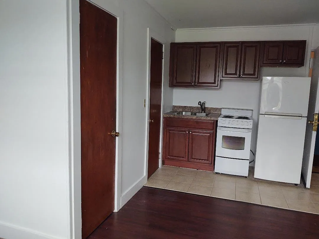 Studio, 170 sqft, $950 — Photo 1