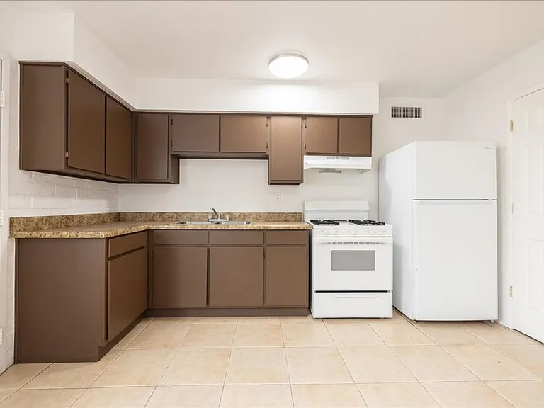 217-231 W Rillito St — Photo 8