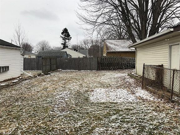 5th image of 965 Warwick Dr