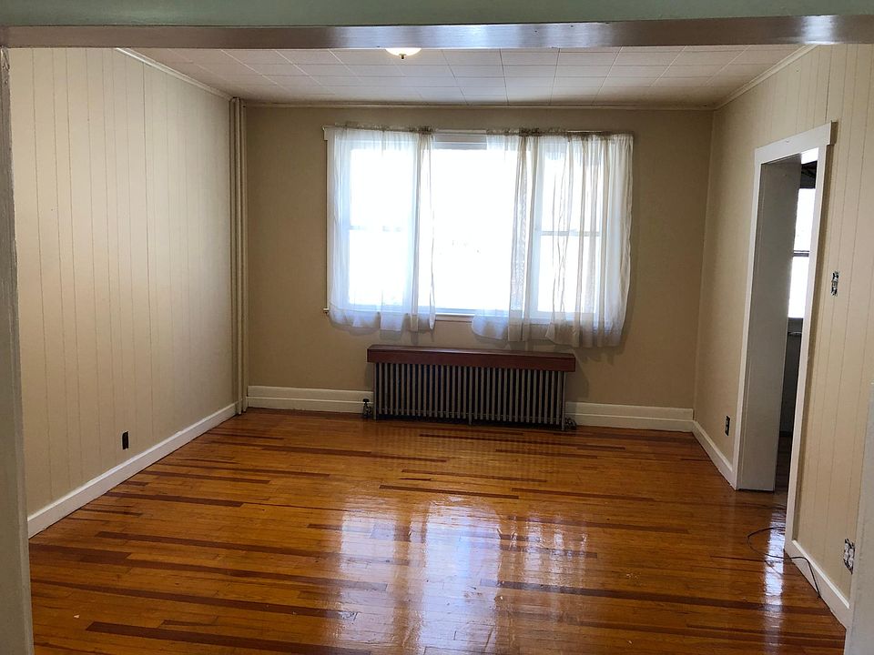 2nd image of 325 W Main St