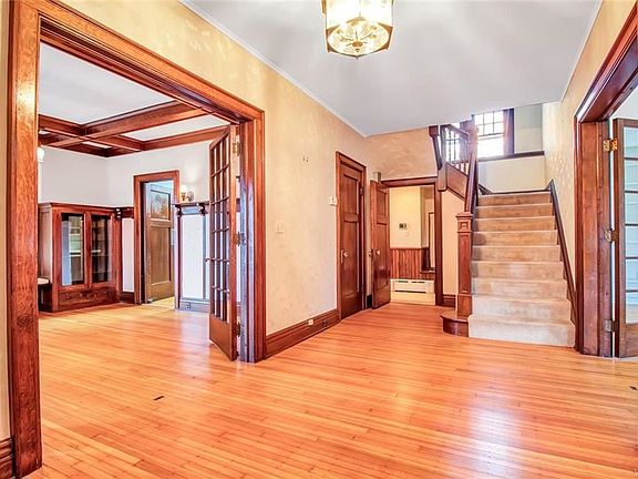 2nd image of 109 Depew Ave