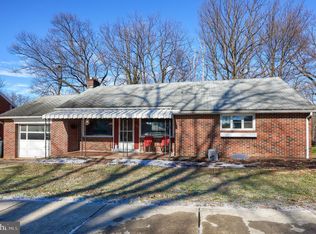 807 High St, Akron, PA 17501