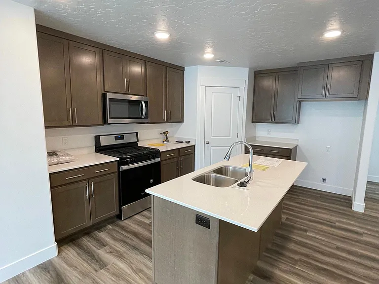1122 N 1920 W — Photo 2