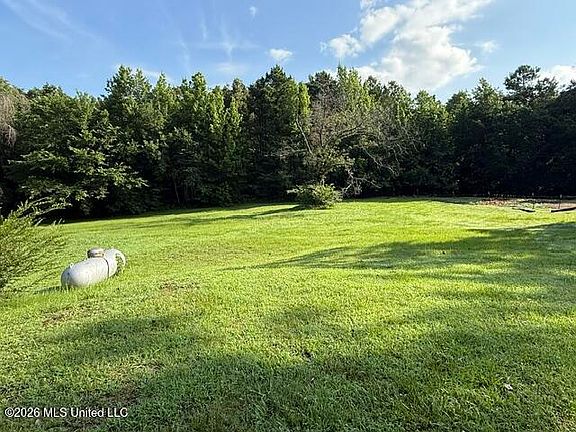 3rd image of 537 Concord Rd