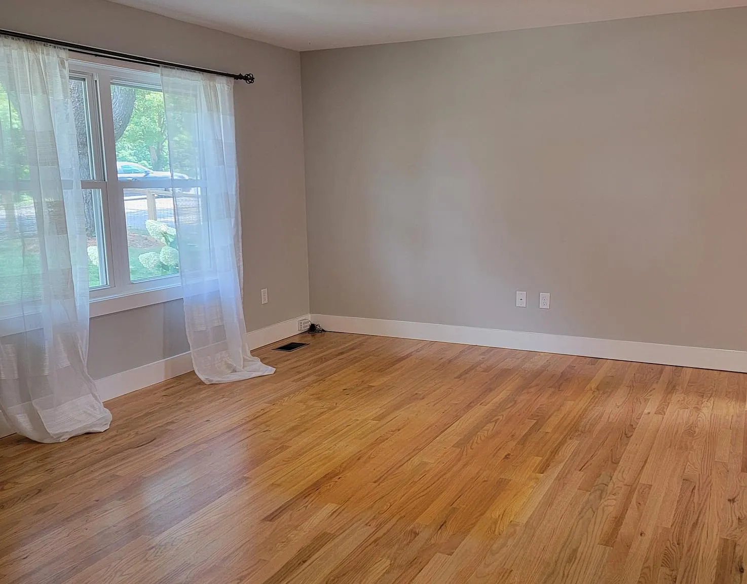 44 Pine Grove Ave — Photo 4